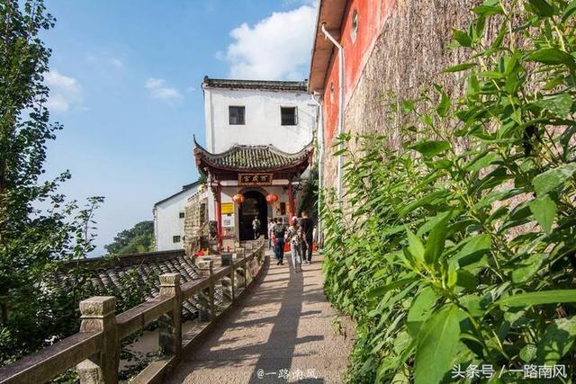 九华山为何要在悬崖峭壁建庙？（九华山最老的庙叫什么）