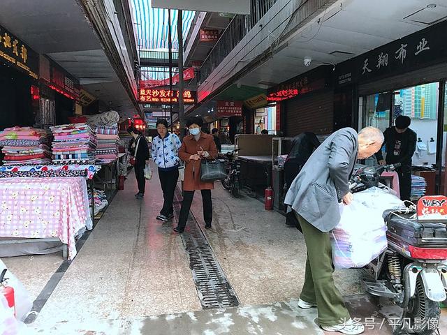 西安文艺路上与布有关的市场又多又集中，买东西方便，选择余地大