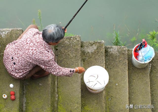 摄影：长江三峡美景如画钓鱼者悠闲垂钓（航拍长江三峡山水风景视频）