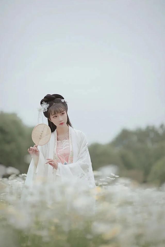 他叫秦观，32岁那年，在春天里等一场救赎（主角叫秦观）