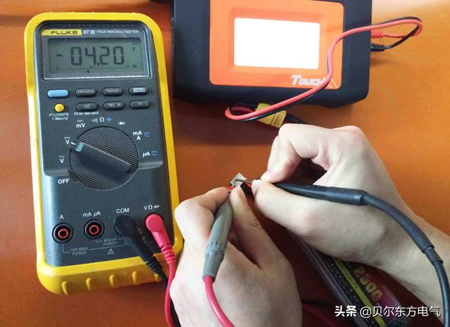 钳型万用表_万用表使用技巧（万用表使用技巧大全）