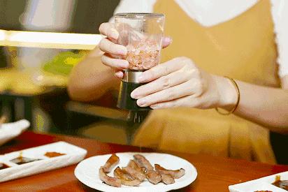 10款高端食用盐对比：Kroger酷乐客、官燕栈、大清淮盐杂质较多；1款低价逆袭