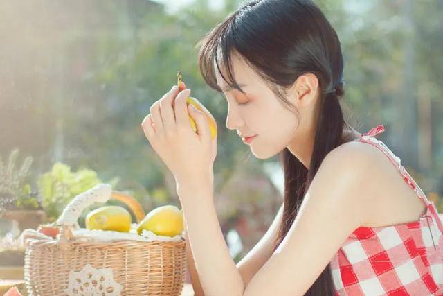 夏季养颜好时机，女人常吃5款小零食，营养还养颜，吃出桃花肌肤（养颜的零食）