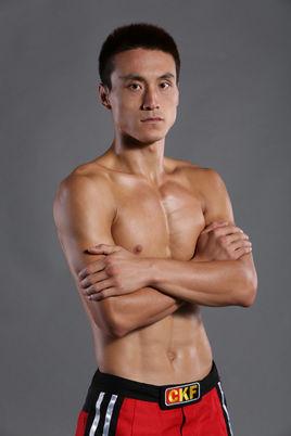 宋克南_15秒KO爆UFC中国战最大冷门！中国猛将宋克南克难而上打败美国人（宋克南ufc排名多少）