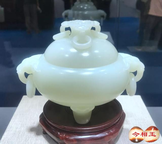 和田玉和翡翠的区别_和田玉和翡翠，谁才是玉石之王？（翡翠玉与和田玉）