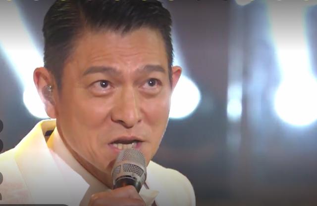 刘德华、谢霆锋和陈伟霆合唱《中国人》，感动开场，梦回1997（1999年刘德华演唱会中国人视频）