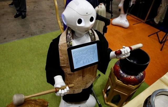 机器人竟然已经开始抢日本僧人的工作（日本人是机器人）