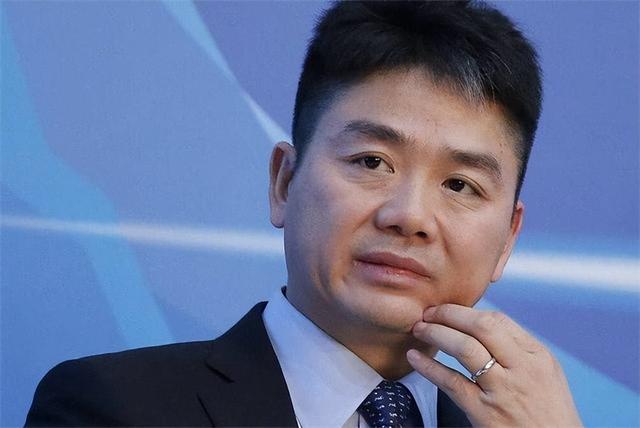 “京东老板”刘强东：缺席儿子的成长，对他愧疚不已（刘强东有儿子没有）