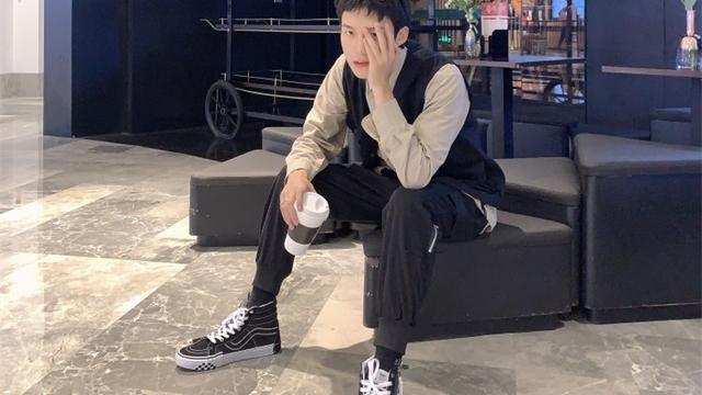 让这双Vans，带你玩一玩新鲜穿法（vans经典款穿搭）
