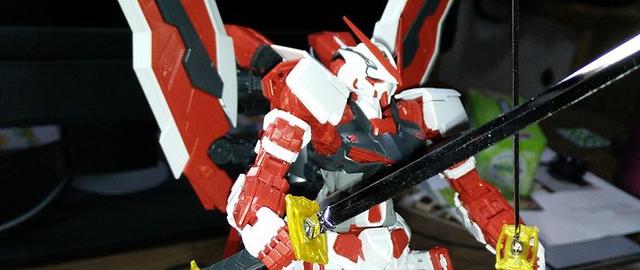 男孩玩具_大男孩的小玩具--BANDAI 万代 1/100 MG 红异端改