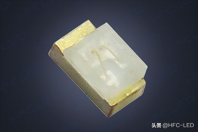 0402贴片LED灯珠有哪些特点？（led灯珠和贴片区别）