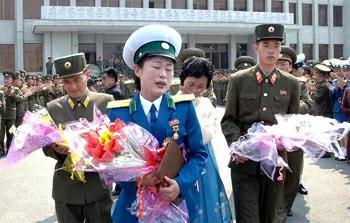 朝鲜人为什么都喜欢大檐帽？（朝鲜的军帽帽檐为什么那么大）