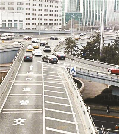 西直门立交桥_北京西直门桥试点“拉链式”通行（北京西直门立交桥）