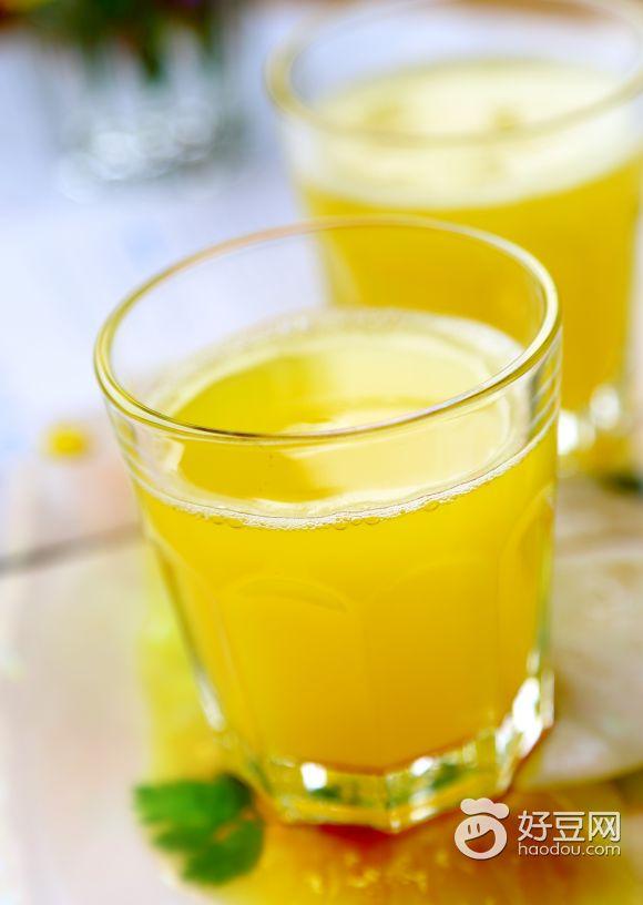 菠萝汁_菠萝汁的做法,菠萝汁怎么做好吃,菠萝汁的家常做法（鲜榨菠萝汁的做法大全窍门）