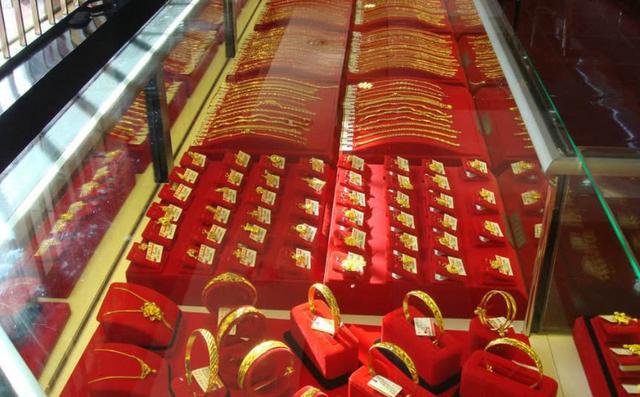 进店买金项链时，专选这“3种”款式，金店经理一看：碰上行家了（买条金项链）