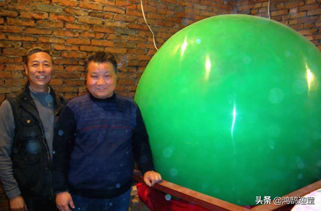陕西男子当年挖到6吨夜明珠，估价26亿无人买，如今成“路灯”（陕西小伙挖到夜明珠）