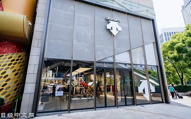 高尔夫用品专卖店_迪桑特以运动休闲服渗透中国市场（迪桑特女士运动休闲）