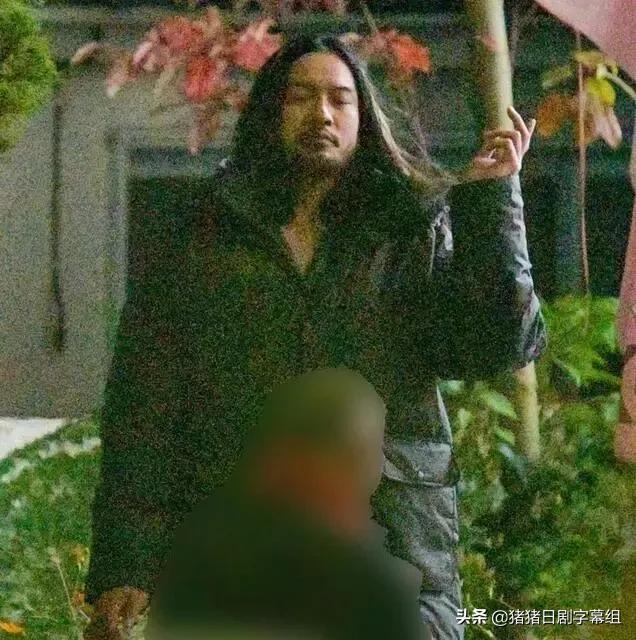 可以戴假发演，偏要自己留（戴假发的人多吗）