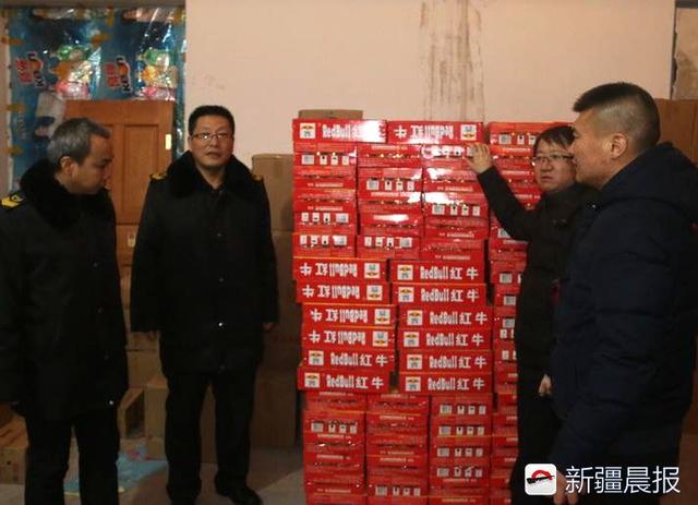 自建房里藏窝点，乌鲁木齐警方查获2242箱假饮料6000瓶假酒