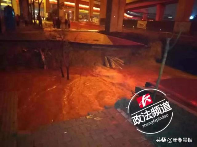 万家丽路_万家丽路塌陷路段最新反馈！明早上班的这么走（长沙万家丽路面坍塌）