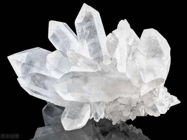 水晶有哪些品类 怎么区分自然形成的水晶和人工水晶（怎样区分天然水晶和人工水晶）