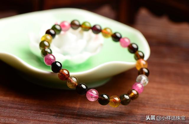 碧玺手链品牌_碧玺不只有手串，大牌演绎的高级时尚（碧玺手串设计图片）