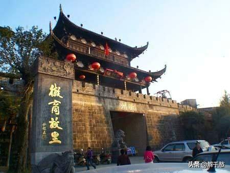 从古徽商的一副“错字”对联，看为人处世成功创业之道（古代经商对联）
