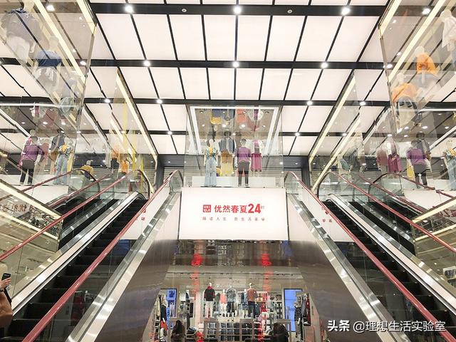 优衣库官方旗舰店_优衣库在全球最大旗舰店办了新品发布会，和你分享“新生活美学”（优衣库全球首家旗舰店）