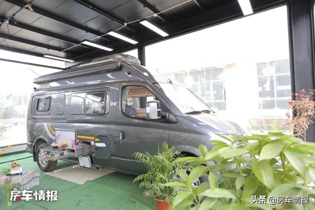 大房车_网友喜欢的无中门房车来了！带大厨房和独立卫浴，新手开也不怵（无中门房车 进出方便吗）