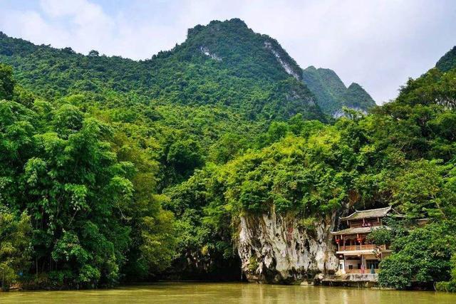 广西大山深藏一片海，七窗连珠，湖水碧蓝，有世界上最美的风景（广西最清澈的海滩）
