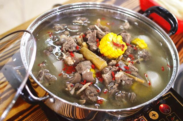羊肉火锅怎么做才好吃_羊肉火锅的锅底配方披露，各种口味分享，记得收藏（羊肉火锅 锅底）