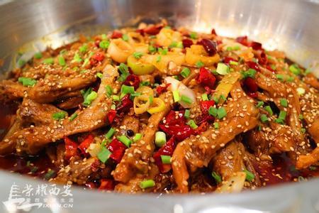 张大师鸭爪爪火锅，火爆新疆餐饮界（张大师鸭爪爪火锅店怎么样）