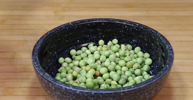 秋天多给孩子做这样的早餐饼，增强免疫力，简单营养，孩子爱吃（儿童营养早餐饼的做法）