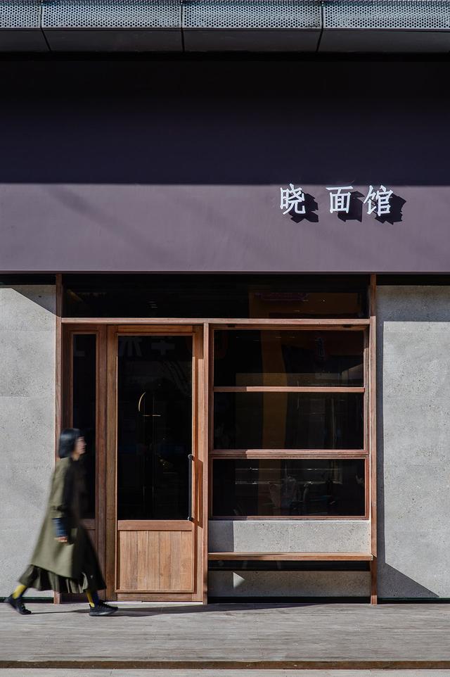 店面设计：高颜值高气质的小面馆，复古元素和色调构成的仪式感（面馆设计的文化理念）