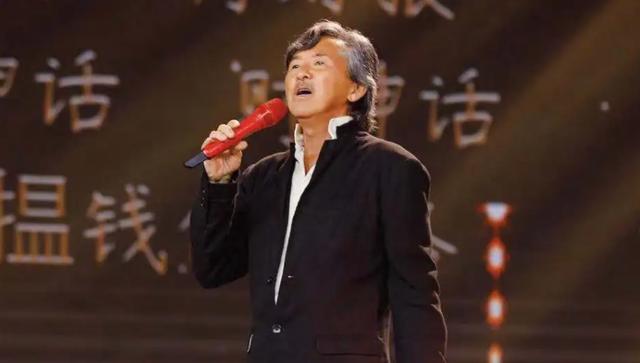 听力受损19年，75岁再登歌坛，“铁肺”林子祥到底有多厉害
