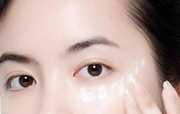 眼角细纹多、黑眼圈总是甩不掉？（眼部细纹黑眼圈）
