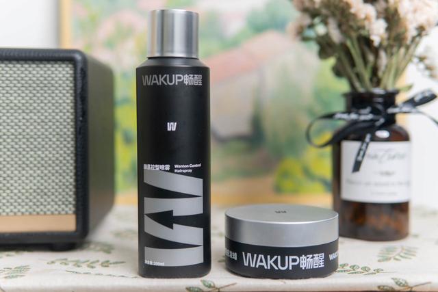 轻松搞定日常发型，畅醒发蜡、定型喷雾让你秒变精致男孩清爽干净