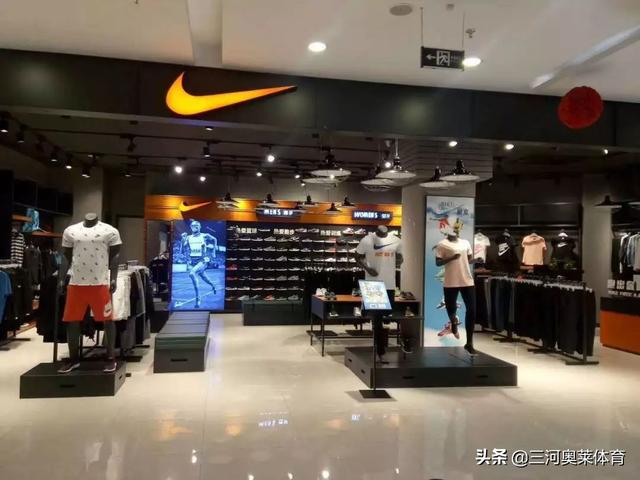 耐克阿迪折扣店与专卖店的区别，创业要选择哪个？（耐克阿迪折扣店与专卖店的区别,创业要选择哪个牌子）