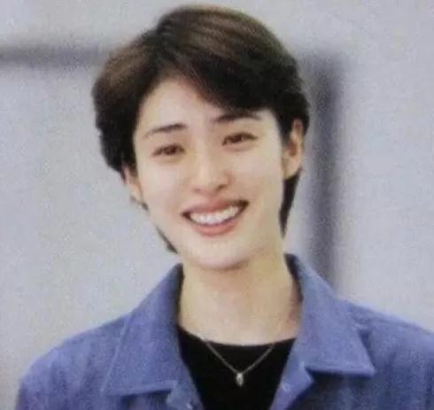 她做过男演员、也做过女演员，被誉为日本娱乐圈的颜值天花板（日本演技派男明星）