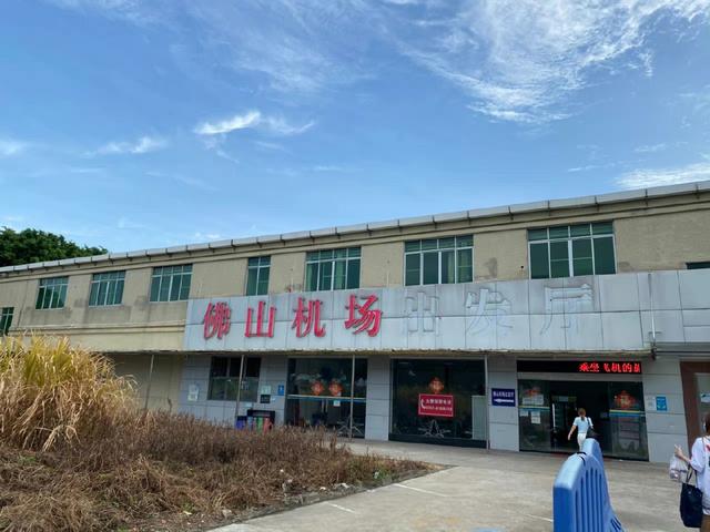 它是全国最小的机场，机票最低8元飞一次（机票仅剩9张）