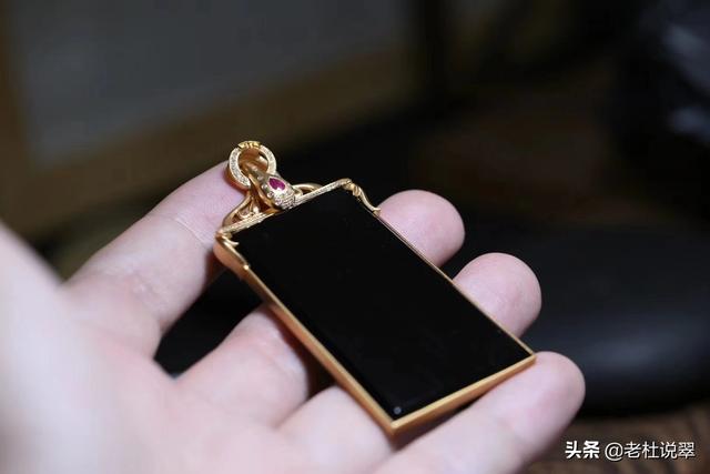 什么是墨翠翡翠？