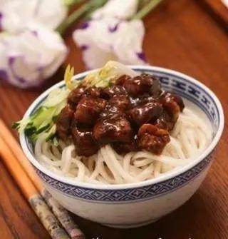 炸酱面（炸酱面的炸酱怎么做最好吃）