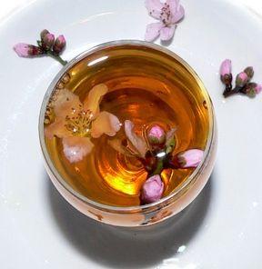 中药养颜酒 让你面若桃花（女性美容养颜药酒配方）