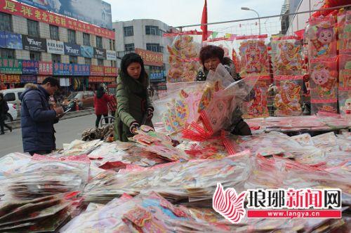 临沂百货批发市场忙起来 文化年货迎来批销高峰（临沂日用百货批发市场）