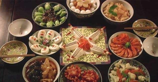 《甄嬛传》藕粉桂花糖糕的简单做法（藕粉桂花糖糕做法窍门）