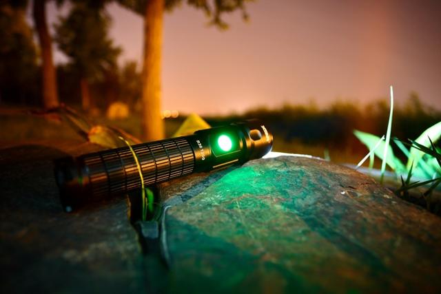 居家必备双向充电电筒 XTAR R30评测