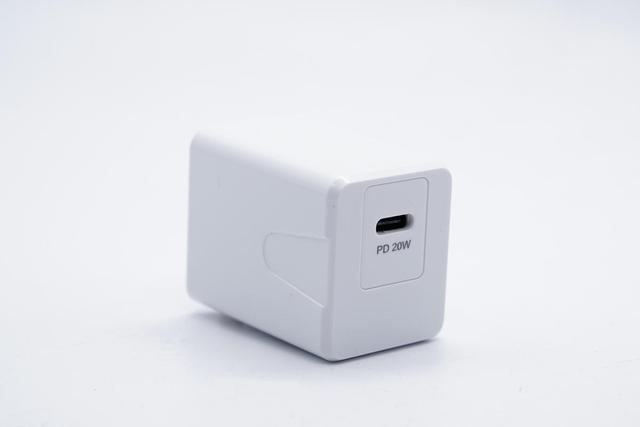 闪魔_拆一款日本生产的充电器，却用了全套国产方案，国内厂商太厉害了（中国充电器日本能用吗）