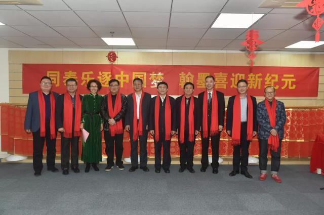 同泰文化艺术中心举行“翰墨迎新春、共逐中国梦”春联迎春活动