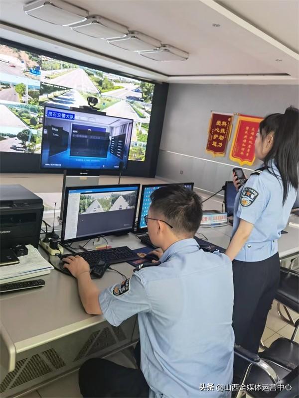 灵石一中_考生大意忘带证件灵石交警紧急助力