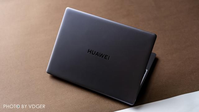 华为MateBook 13s上手：是电脑，更是大号“手机”（华为手提电脑matebook13）
